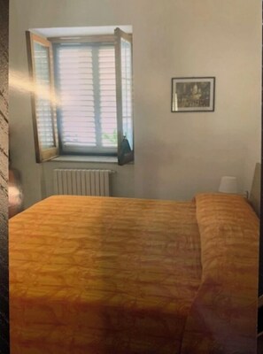 Fer et planche à repasser, Wi-Fi, literie fournie