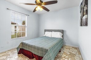 4 chambres, fer et planche à repasser, Wi-Fi, draps fournis