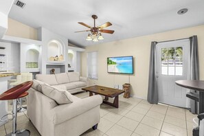 TV - Fenced Yard • Outdoor Lounge, Grill • Mini Library (Cape Coral)