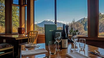 Breakfast, lunch and dinner served