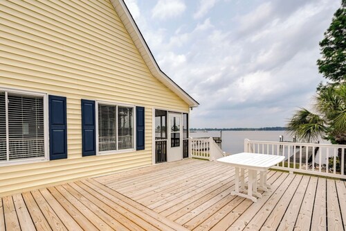 4BR Riverfront House w/ Private Boat Dock