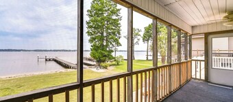 4BR Riverfront House w/ Private Boat Dock