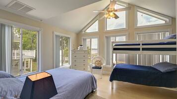 4 bedrooms, travel crib, WiFi, bed sheets