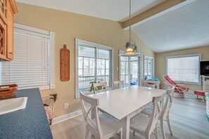 Dining - 4BR Riverfront House w/ Private Boat Dock (Beaufort County)