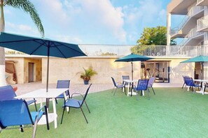 تناول الطعام بالخارج