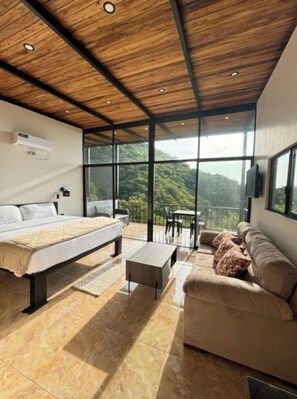 TV - Pet-Friendly Nature Villa w/ Pool and Jacuzzis (Puerto Lopez)