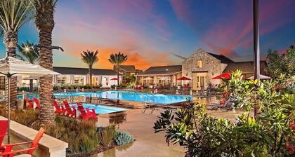 Modern Townhome near Ontario Airport Private Patio Garage Family Friendly