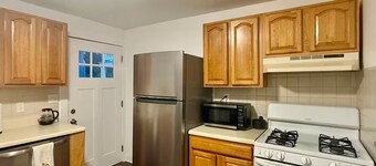 The "BEAT NAVY!" House in Beacon near SHOPS and HIKING