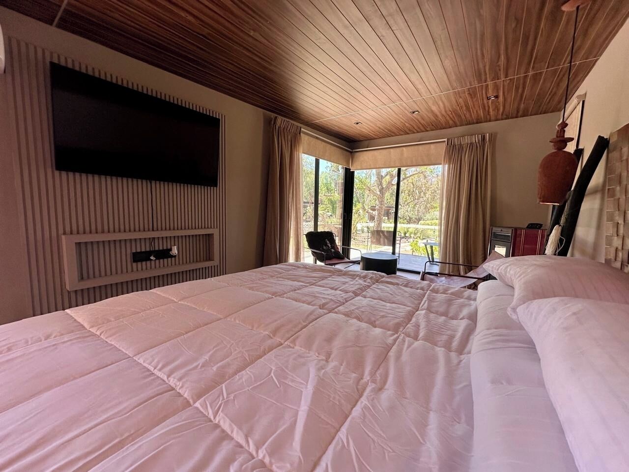 Iron/ironing board, travel crib, WiFi, bed sheets