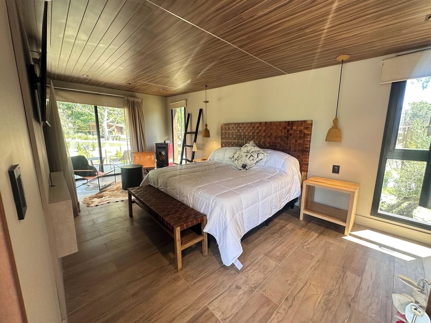 Ferros/tábuas de passar roupa, berço de viagem, Wi-Fi, roupa de cama