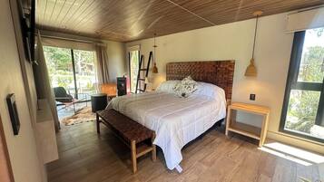 Ferros/tábuas de passar roupa, berço de viagem, Wi-Fi, roupa de cama