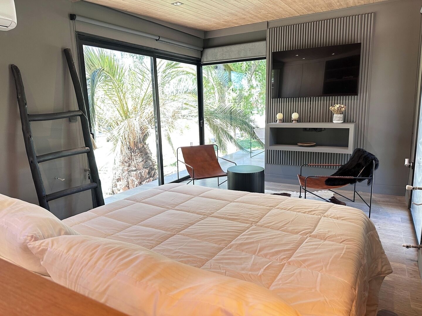 Iron/ironing board, travel crib, WiFi, bed sheets