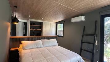 Iron/ironing board, travel cot, WiFi, bed sheets