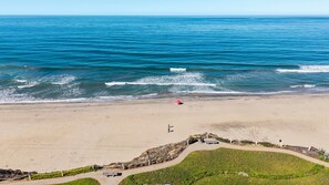 Beach - Newly Renovated 3-BR partial ocean view / ocean front complex in Solana Beach (Solana Beach)