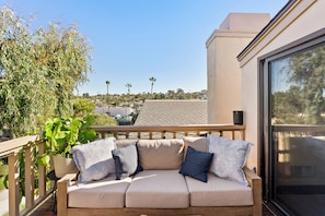 Terrace/patio - Newly Renovated 3-BR peak ocean view ocean front complex in Solana Beach (Solana Beach)