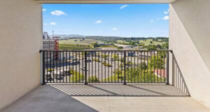 Mountain View-Peaceful 1 BR, 1 Bathroom Condo in Bristol