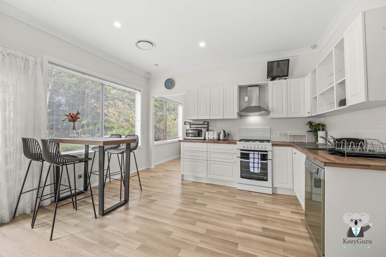 Frigorífic, microones, forn i placa de cuina 