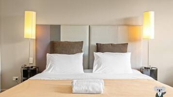 Iron/ironing board, bed sheets