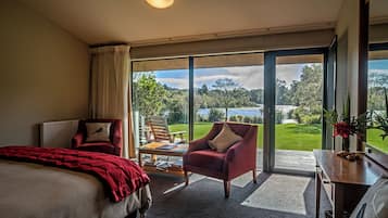 Habitació, vistes al riu | Escriptori, planxa i posts de planxar i wifi gratuïta