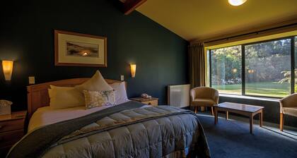 Wilderness Lodge Lake Moeraki