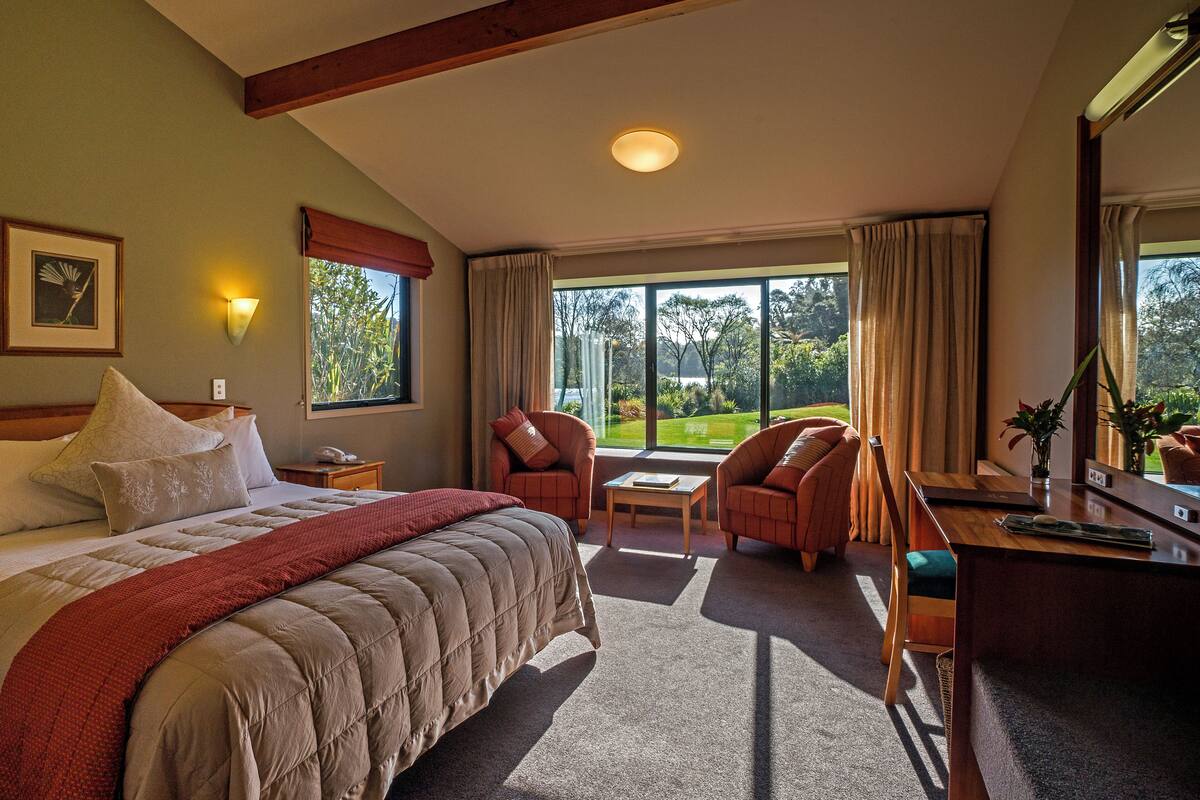 Room, Valley View