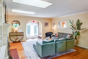 Smart TV, fireplace, books, computer monitors