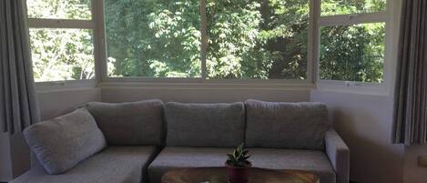 Room, 1 Bedroom, Balcony, Garden View | Living room