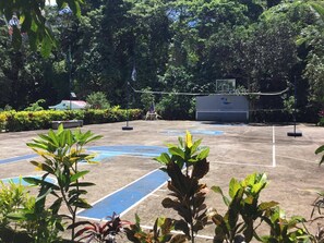 Habitación, 1 habitación, balcón, vista al jardín | Cancha deportiva
