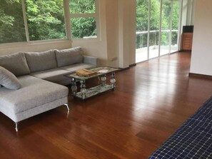 Zimmer, 1 Schlafzimmer, Balkon, Gartenblick | Wohnzimmer