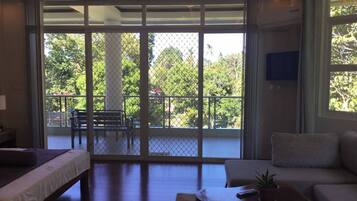 Chambre, 1 chambre, balcon, vue jardin | Salle de séjour