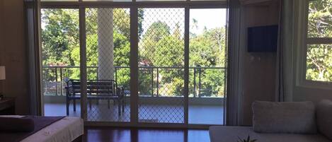 Room, 1 Bedroom, Balcony, Garden View | Living room