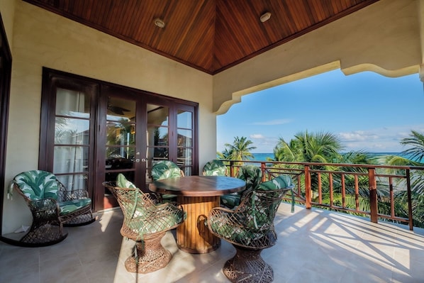 Outdoor dining - Reef Haven Penthouse | 1BR Sea View Suite (San Pedro)