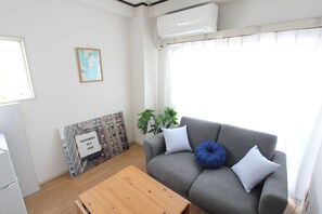 Living area - Quiet Waseda Area in Shinjuku | 3min to Subway, Great Access to Major Spots (新宿区西早稲田)