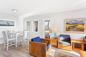 Interior - Dolphin: Dog-Friendly Buxton Beach Retreat (Buxton)