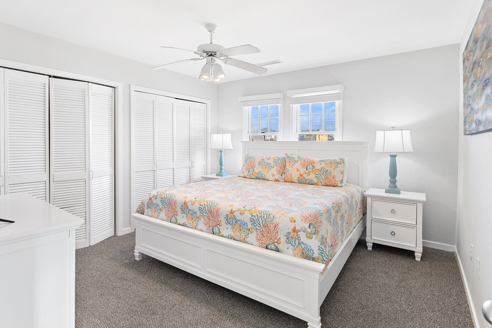 Silitysrauta/-lauta, ilmainen Wi-Fi, vuodevaatteet