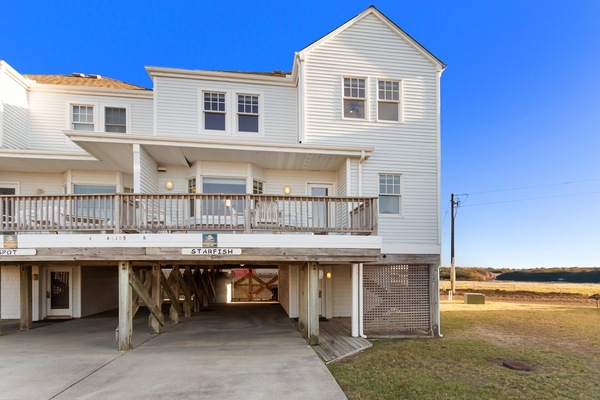 Spacious family townhouse in Cottages at the Cape.