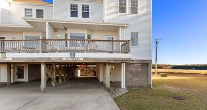Starfish: Dog-Friendly Buxton Townhome Near Beach