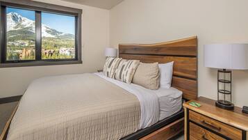 書桌、免費 Wi-Fi