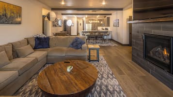 Televisie en een open haard