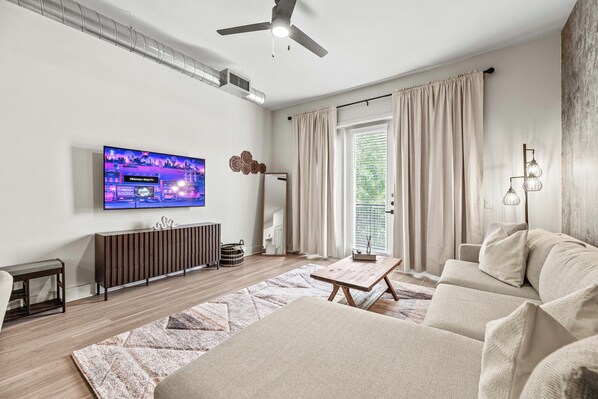 TV, fireplace