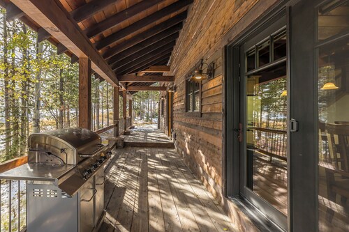 New! Luxury Family Cabin w/ Hot Tub & Views, Minutes from Big Sky Resort & Yellowstone Adventures!