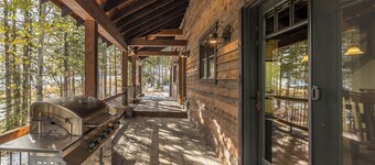 New! Luxury Family Cabin w/ Hot Tub & Views, Minutes from Big Sky Resort & Yellowstone Adventures!