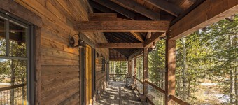 New! Luxury Family Cabin w/ Hot Tub & Views, Minutes from Big Sky Resort & Yellowstone Adventures!