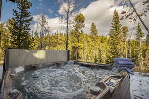 Tina de hidromasaje al aire libre