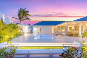 Terrace/patio - Dream 4BRVilla~Large Pool~Close2Beach~BBQ~Golf~Gym (Noord)