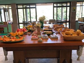 Δωρεάν πλήρες πρωινό καθημερινά 