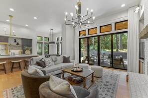 Smart TV, fireplace, books - Fox & the Fairway- On the golf course in Spring Mtn Ranch w/ AC & club access (McCall)