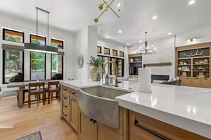Interior - Fox & the Fairway- On the golf course in Spring Mtn Ranch w/ AC & club access (McCall)
