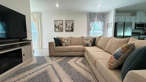 TV - Entire 3BR/2.5BA Townhouse Near JAX Zoo & Airport (Jacksonville)