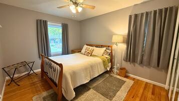 3 bedrooms, desk, iron/ironing board, travel crib